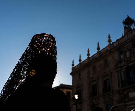 tradicion de llevar mantilla en semana santa